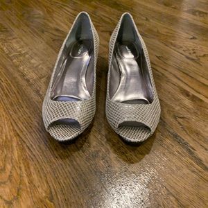 Re-Posh NWOT peep-toe wedge